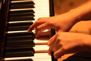 Klavierspieler gesucht: Musik im Goldenen Hirsch
