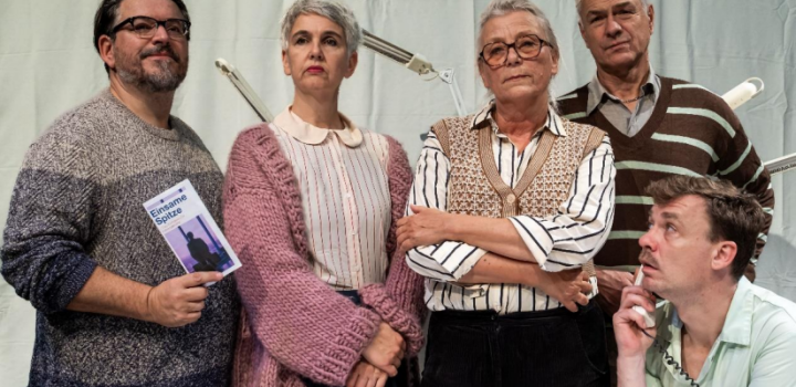 Premiere im Theater Combinale: „Nie wieder einsam – Auf Amtswege ins Glück“